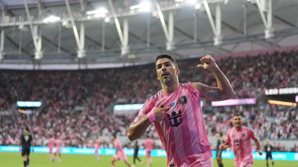 Öppen för comeback – Luis Suárez petad från Uruguays VM-trupp