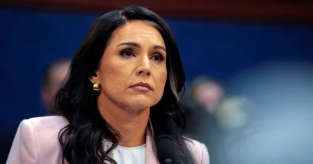 Tulsi Gabbard avgår som USA:s underrättelsechef