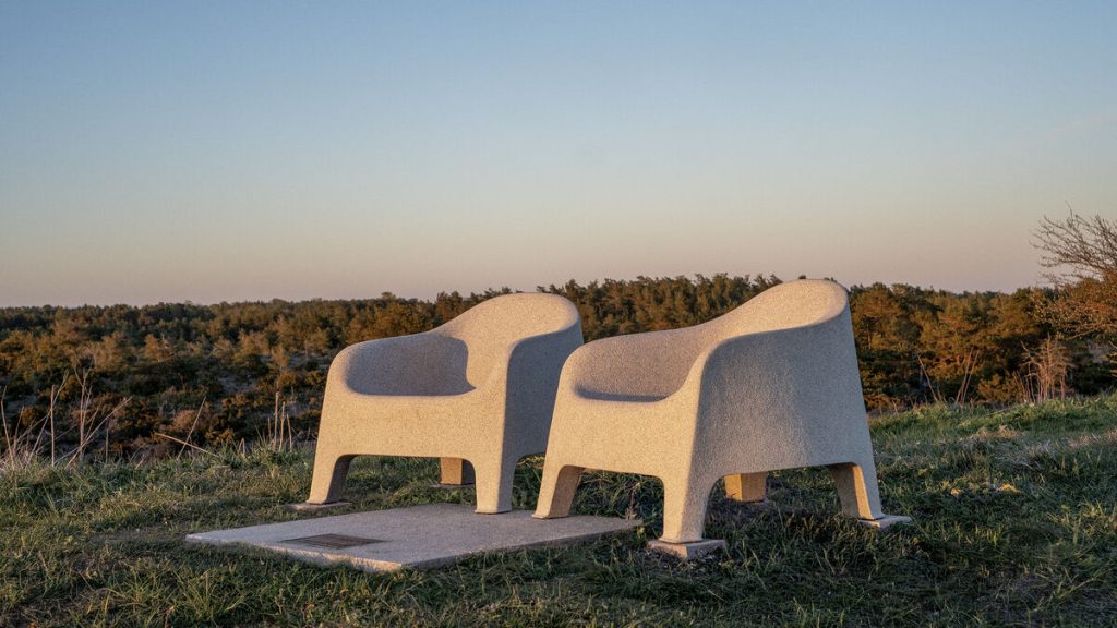 Here is Gotlands sydligaste plats med mest sol i Sverige
Or more naturally:
Här är Sveriges solrikaste plats på södra Gotland