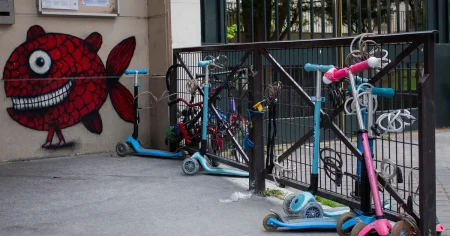 Tre gripna för övergrepp på franska skolor – hundratals utreds