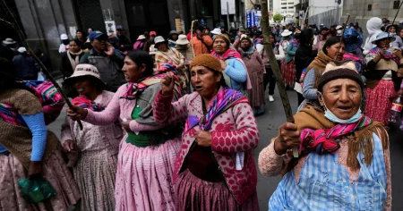 Växande kaos i Bolivia – gruvarbetare kastar dynamit på gatorna