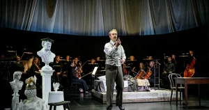 Jonas Karlsson gör Nietzsche till ett Ted-talk med filosofiska oneliners