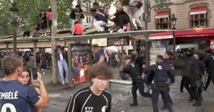 Erik de la Reguera: Hur bemöter man en fransk karneval – med tårgas eller dans?
