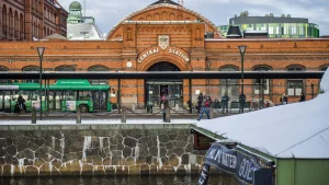 Efterlyst man gripen misstänkt för våldtäkt vid Malmö Central