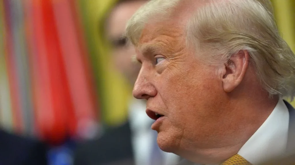 Trump hotar att dra in USA:s hjälp till NATO på grund av Irankrig
Alternative versions:
Trump hotar att stoppa USA:s stöd till NATO i Irankonflikten
Trump hotar att vägra NATO amerikanskt bistånd vid Irankrig