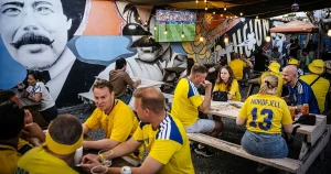 Tusentals svenskar rustar för fest i Monterrey: ”Vi gled in på en räkmacka”