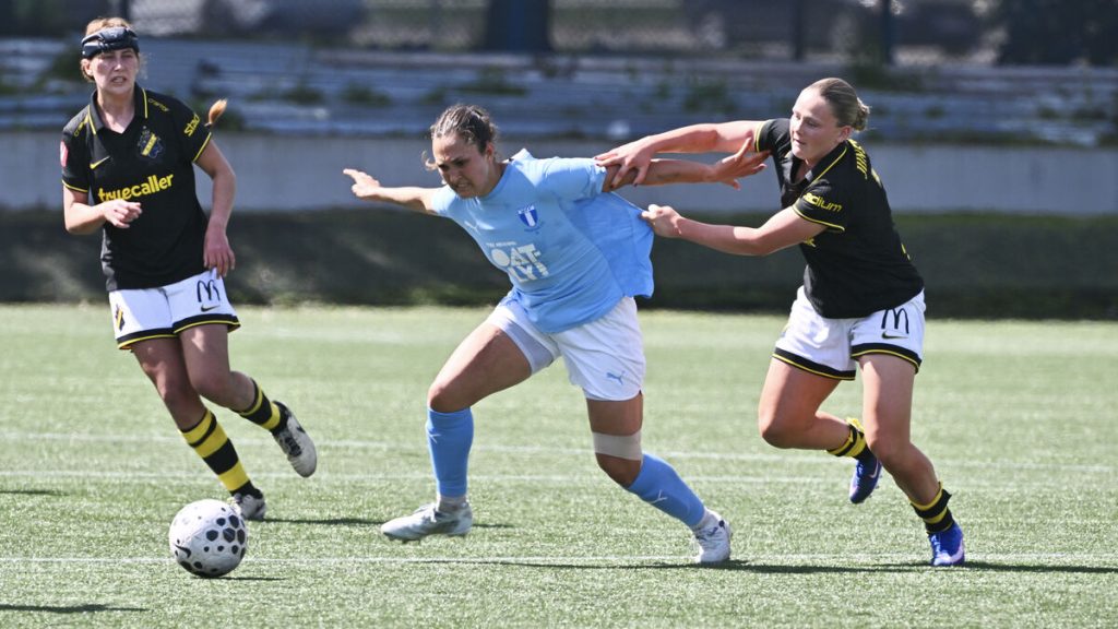 17-åriga Ellie Junetoft visade AIK vägen i damderby-kross