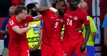 Inhoppare räddade Kanada i VM-premiären