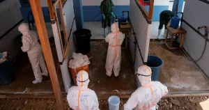 Ebolasjuk flicka återfunnen efter kidnappning på sjukhus