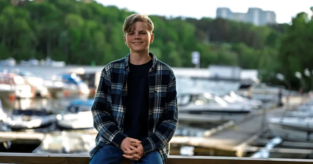 15-åriga Mika vill göra ekonomi begriplig för unga