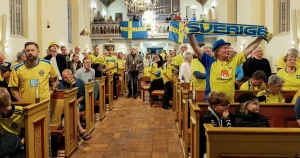 Ett herrans liv när kyrkan öppnade för VM-fest