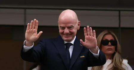 Infantino ser två VM-matcher varje dag – har fått privatjet av Qatar