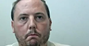 Adoptivpappa döms för mord på 13 månader gammal son – fallet skakar Storbritannien