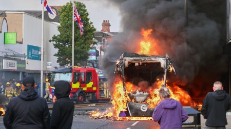 Arga protester i Belfast efter brutalt knivdåd