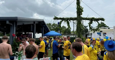 Svenska fansen firar midsommar i Houston – med sill