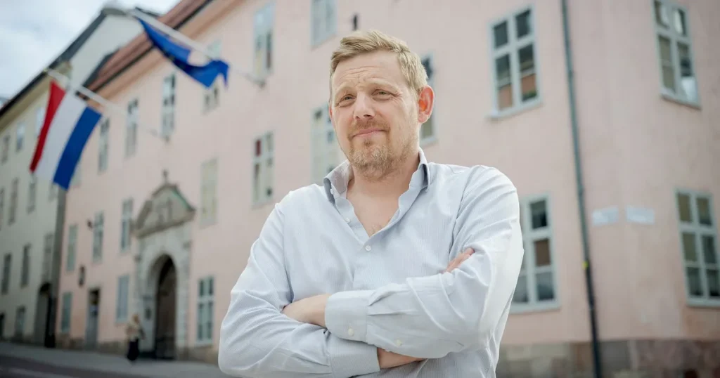 Johan ett klick från att luras av hotellbluffen – Polisen: ”Bland det mest avancerade jag sett”