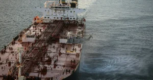 Ryska varningsskotten: Paret i segelbåten ger helt annan bild