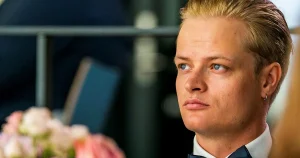 Bonusprinsen fälls för våldtäkter: ”Hon sov”