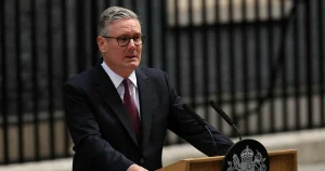 Starmer avgår som Storbritanniens premiärminister