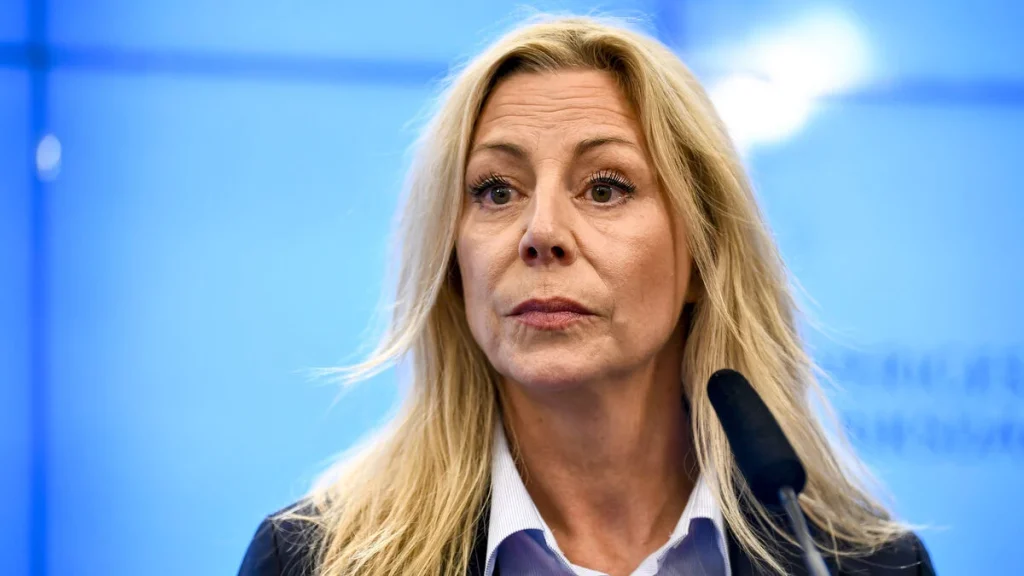 SD vill sänka lönen för så kallade politiska vildar i riksdagen