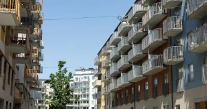 Fler bostäder än någonsin – men färre har råd att bo i Stockholm