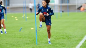 Häckenstjärnan Felicia Schröder tränar inför avgörande match mot Danmark