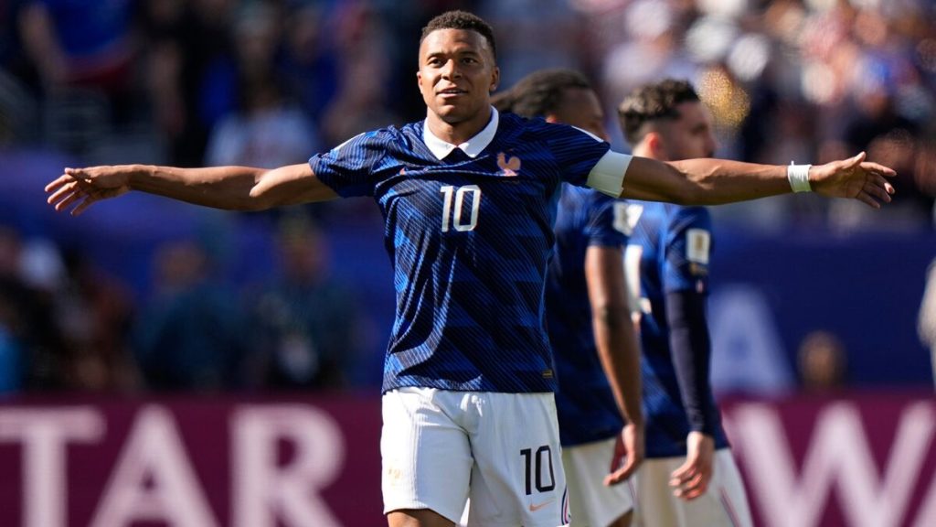 Kylian Mbappé gör historia och jagar Kloses VM-rekord