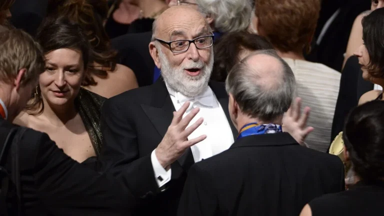 Nobelpristagaren François Englert död vid 93 års ålder