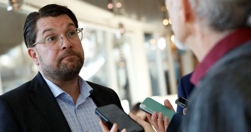 Åkessons bokaffär ifrågasätts av korruptionsexpert