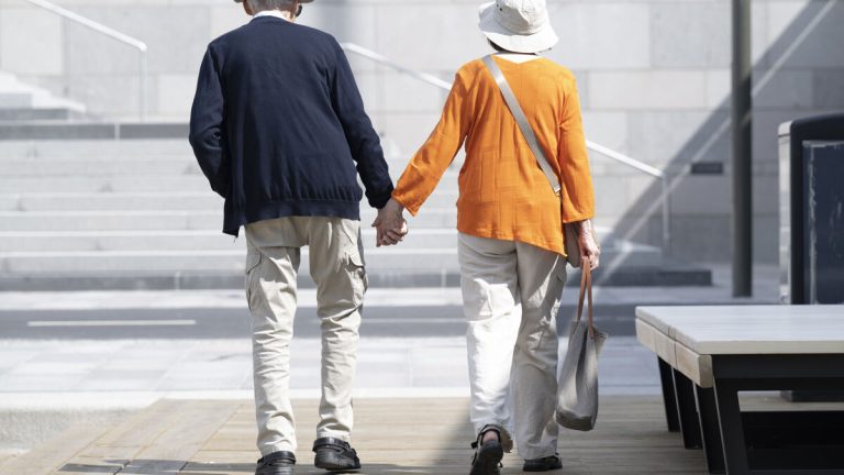 Pensionärer blir rikare – jobbar hela vägen