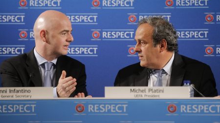Före detta UEFA-presidenten Michel Platini stämmer FIFA-presidenten Gianni Infantino