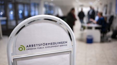 Långsam förbättring på arbetsmarknaden i Sverige