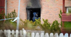 Mamma förlorade benen i explosion i Tumba – man döms till livstid