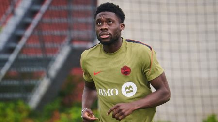 Canada-kaptenen Alphonso Davies missar VM-premiären