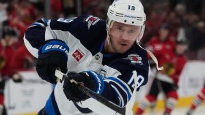 Jonathan Toews, tremångstagande Stanley Cup-mästare, avslutar karriären