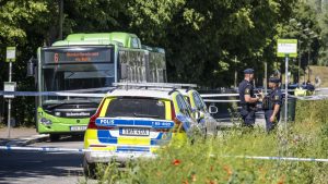 Två tonårspojkar fick livshotande skador efter slagsmål på buss i Malmö