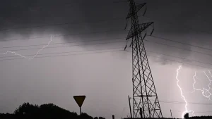 Dramatiska åskväder drar in över Sverige