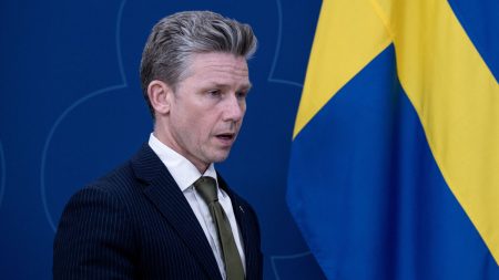 Regeringen vill kunna tvångsköpa fastigheter som misstänks utgöra en säkerhetsrisk för Sverige