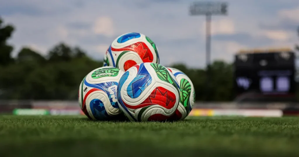 Niklas Rådström: Låt fotbollen vinna mot alla cyniska pampar och politiska råskinn