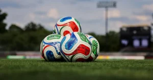 Niklas Rådström: Låt fotbollen vinna mot alla cyniska pampar och politiska råskinn
