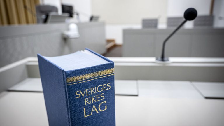Man som hemligt filmade kvinnor får strängare straff, döms att betala miljoner