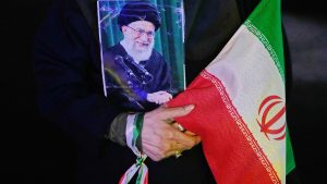 Begravningen av Irans tidigare högste ledare Ali Khamenei uppskjuten igen