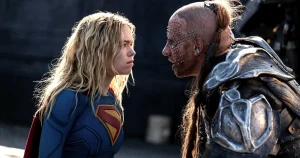Stjärnskottet Milly Alcock visar superkrafter som stökig hjältinna i ”Supergirl”