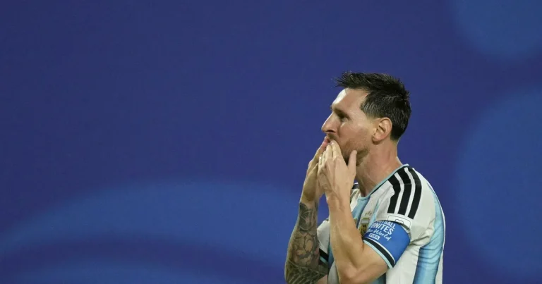 Messi historisk – hattrick och tangerat målrekord