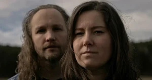 Folkmusikduon så rotad i sitt arv att de kan ta ut svängarna
