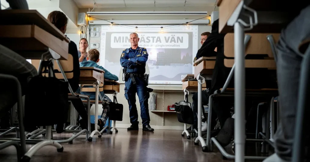 Polisen rustar barn inför sommarlovet – tar gängsnacket med femteklassare