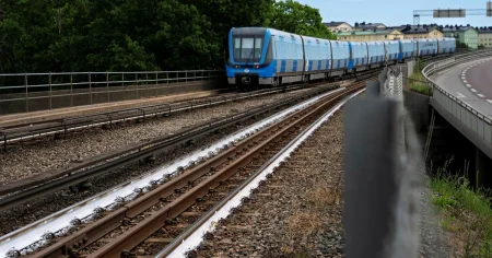 Därför målar SL rälsen vit: ”Minskar risk”