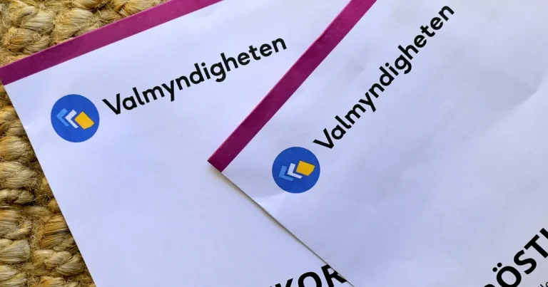Nu får 210 000 utlandssvenskar sina röstkort