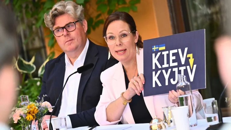 Sverige antar stavningen Kyjiv för Ukrainas huvudstad till stöd för Kyjivs värderingar