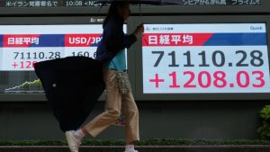 Asiens aktiemarknader blandade när spänningarna mellan USA och Iran återupptas, Nikkei upp 2%
